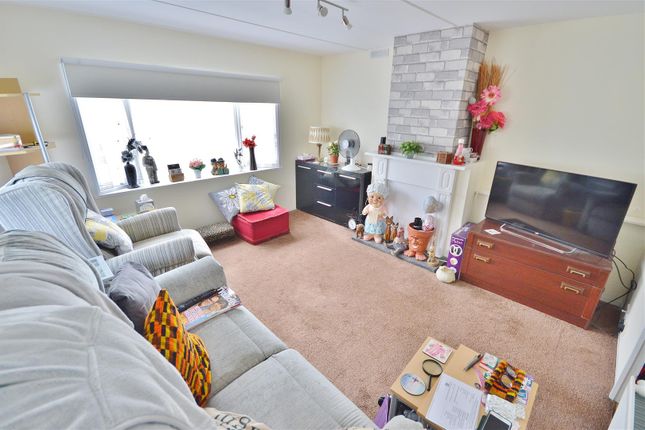 10, Meadowview Park, Clacton-On-Sea photo 2