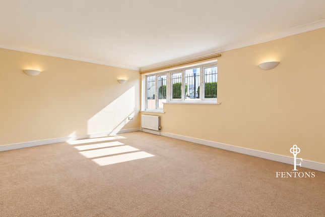Flat 20, Great Eastern Court, Woodberry Way, Walton On The Naze photo 4