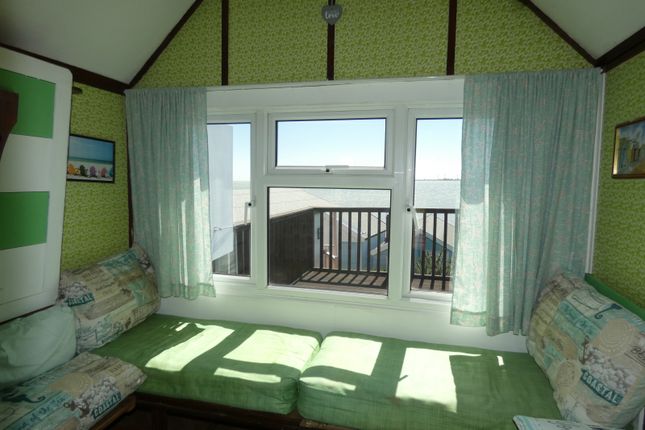 Beach hut 58, Victoria Esplanade, West Mersea photo 4