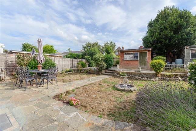 Walnut Tree Way, Meopham photo 2