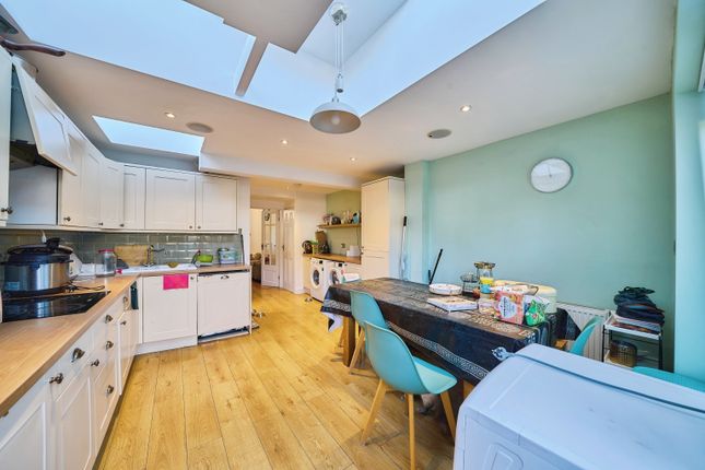 20, Harwoods Road, WATFORD photo 5