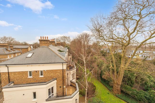 Flat for sale in Irving Mews, London