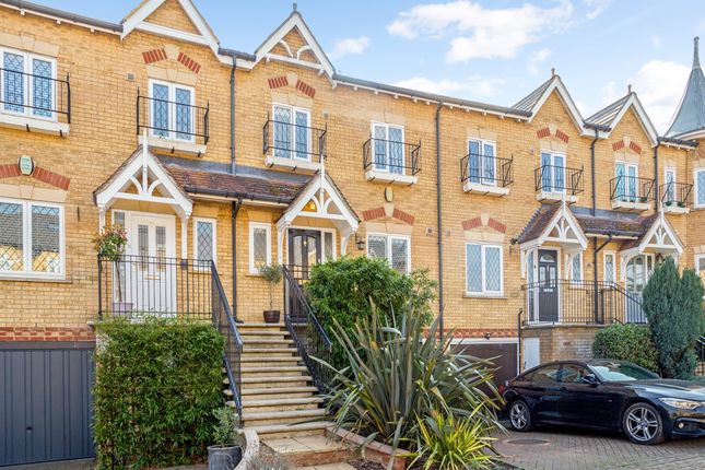 Town house to rent in Lynwood Road, Thames Ditton