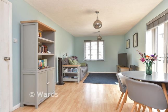 31, Woodfall Drive, Dartford photo 4