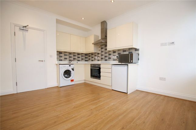 Flat to rent in Hamilton Road, Reading, Berkshire