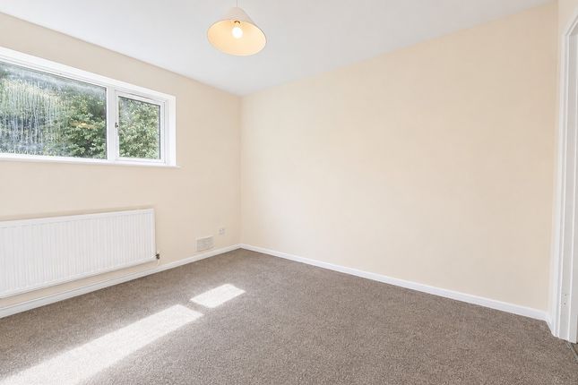 76, Basildon photo 4