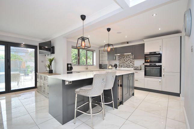 16, Huntsmead, Northampton photo 2