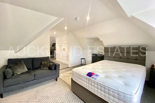 Clare Hall Manor, 12, Blanche Lane, Potters Bar photo 2