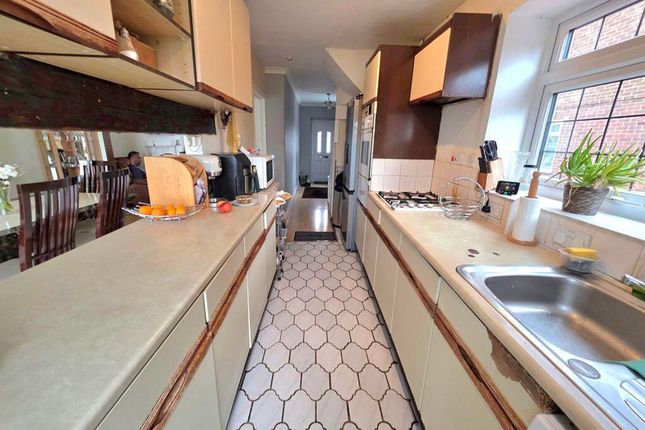 5 Bournemead Avenue, Northolt photo 5