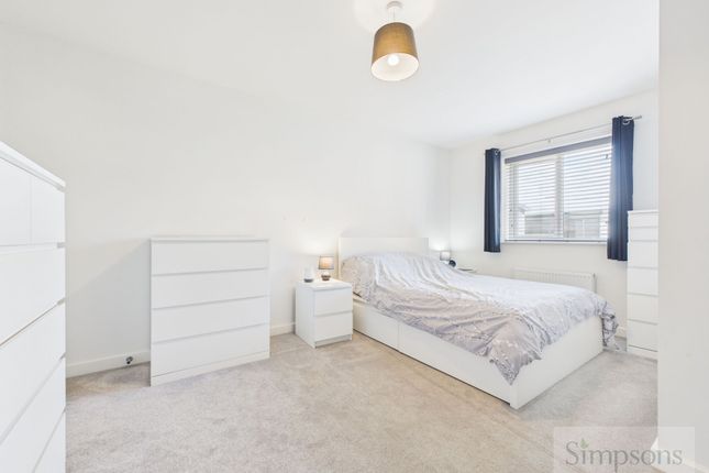35 Mary Ellis Way, Witney photo 4