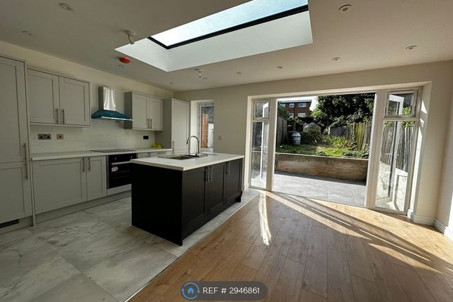 Cascade Road, Buckhurst Hill photo 5