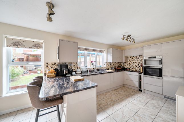 5, Newstead Close, Wiltshire photo 4
