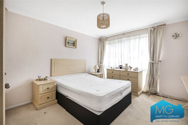 Flat for sale in Gallus Close, London