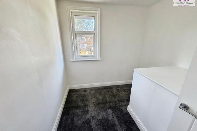 13, Leafield Grove, Bradford photo 5