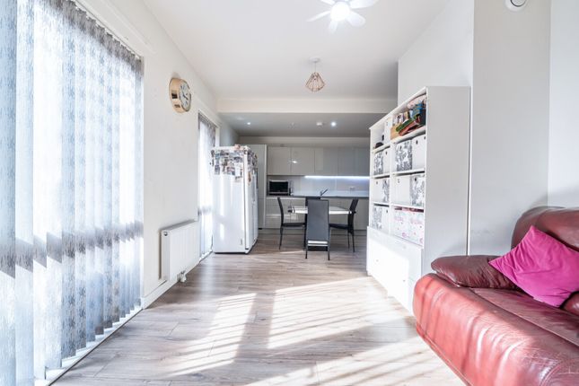 13 Mast Street, Barking photo 4