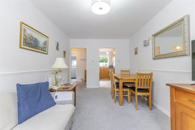 8, Lyneham Walk, Pinner photo 4