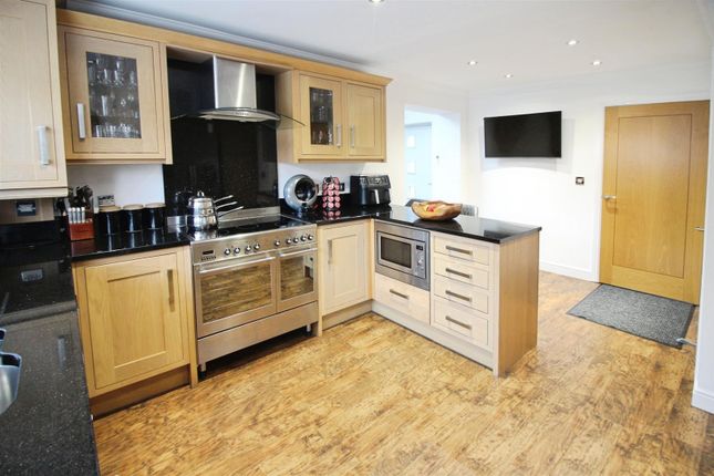 47, Higham Way, Leeds photo 3