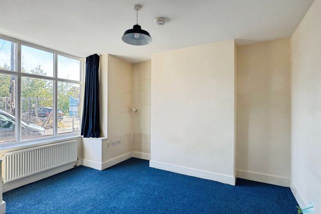 36, Gordon Road, Canterbury photo 4