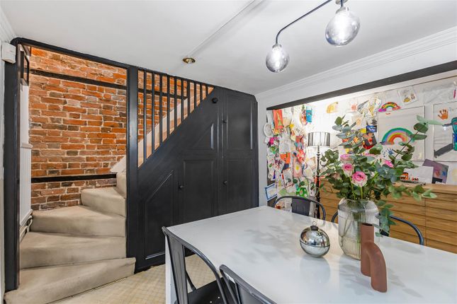 8, High Road, Essendon photo 4