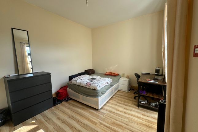 Thumbnail Room to rent in Kensington Gardens, Ilford