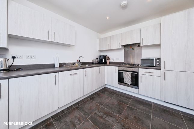 6, Locke Close, Glebe Farm, Milton Keynes photo 3