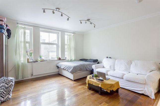 Studio flat on 3c, Bond street, Bond Street, London, £225,000