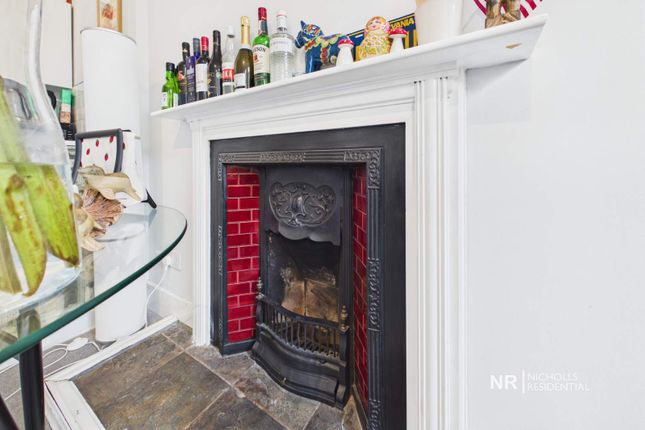 Flat H, 6, Templeton Place, Earls Court photo 4