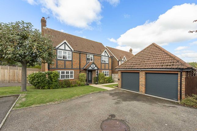 Thumbnail Detached house for sale in Bishops Field, Aston Clinton