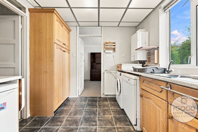 31, Conyers Way, Loughton photo 4