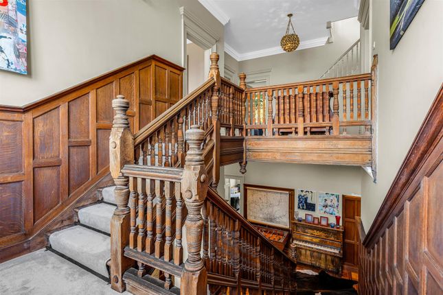 The Manor House, Robins Nest Hill, Little Berkhamsted photo 3