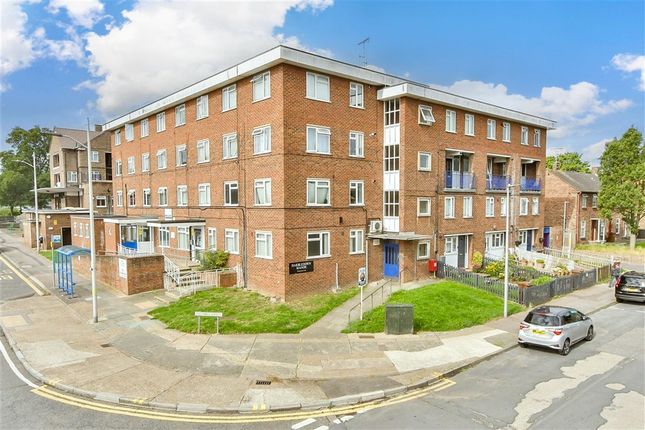1-bed flat on Goudhurst Road Twydall, Gillingham, £90,000