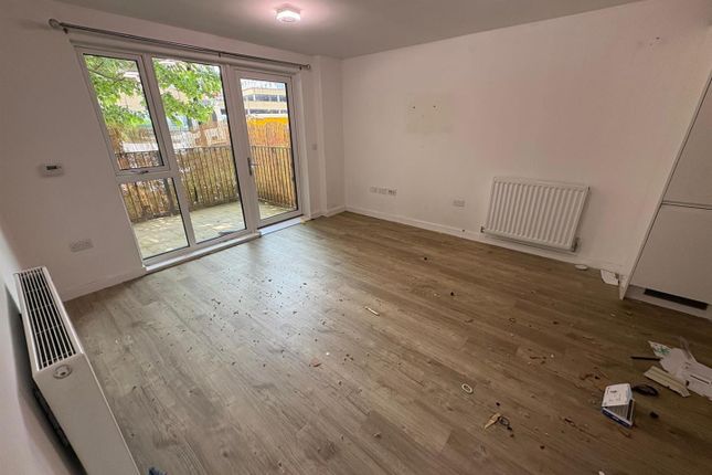 Flat 1, Denman House, Feltham photo 2