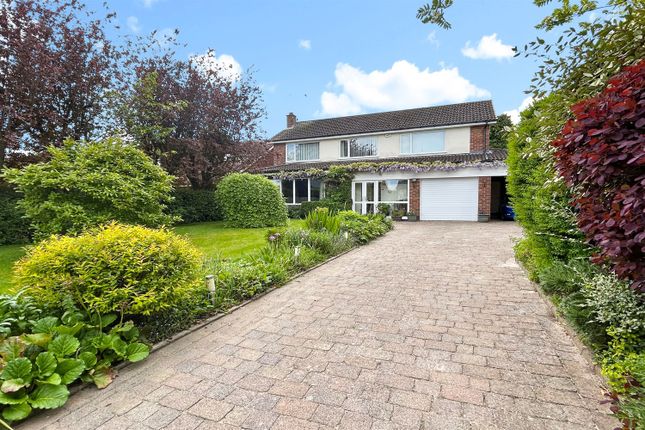 Thumbnail Detached house for sale in Hill Drive, Handforth, Wilmslow