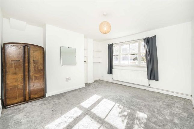 Basement Flat, 314, Queens Road, London photo 5