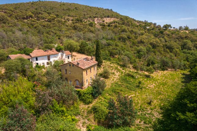 Property for sale in Fréjus, Var, Provence-Alpes-Côte d`Azur, France