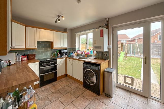 37, Celandine Mead, Taunton photo 3