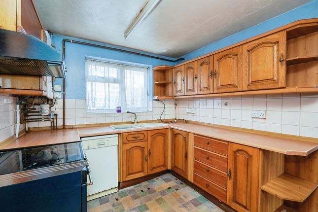 3, Hollands Avenue, Kent photo 2