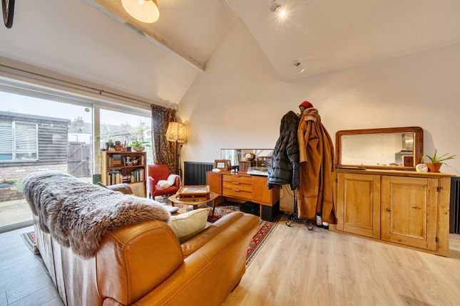24, Libertus Court, Gloucestershire photo 4