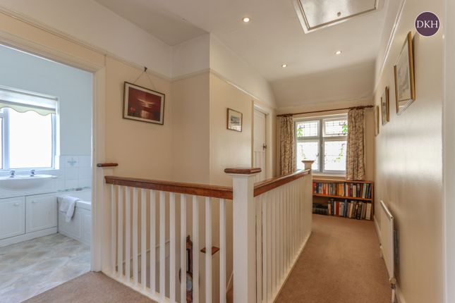 11, Cassiobury Drive, Hertfordshire photo 3