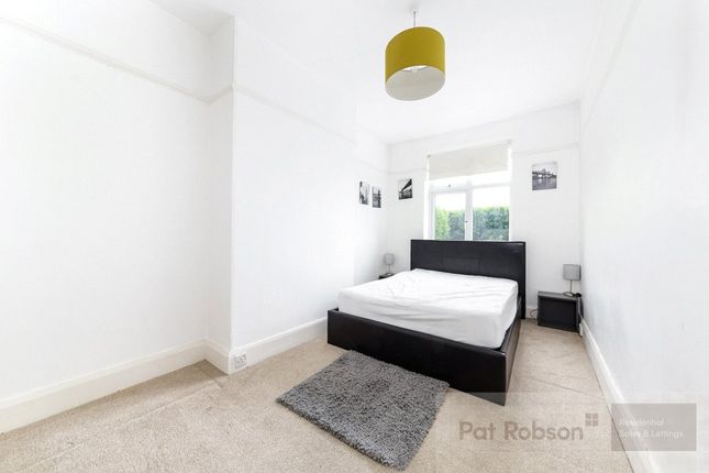 28, Moorfield, Newcastle Upon Tyne photo 5