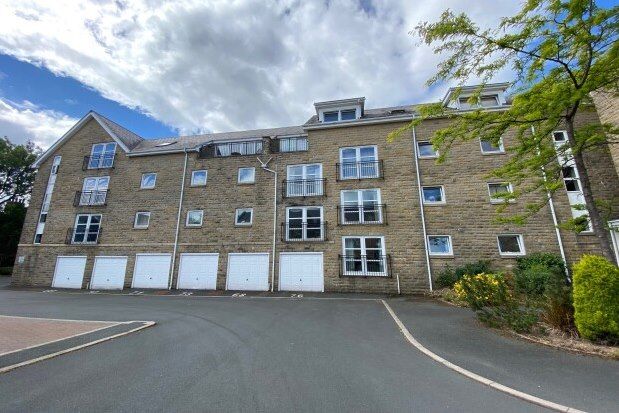 Thumbnail Flat to rent in Regent Court, Halifax