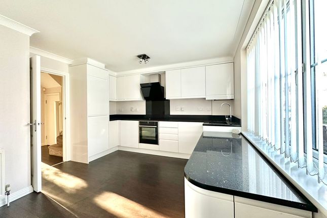 1a, Ottways Avenue, Ashtead photo 2