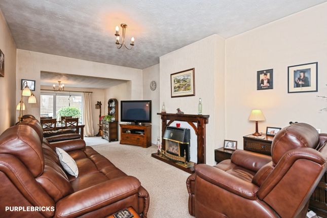 27, Lingfield Crescent, Wigan photo 2