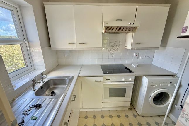 14, Chalet Court, Bordon photo 2