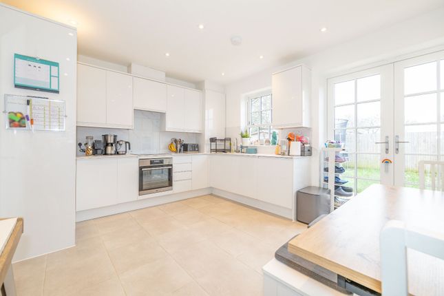 15, Kingfisher Close, Kent photo 2