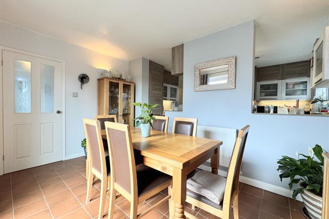 21, Quintrell Gardens, Newquay photo 4