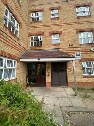 Flat for sale in Bluebell Way, Ilford, Ilford