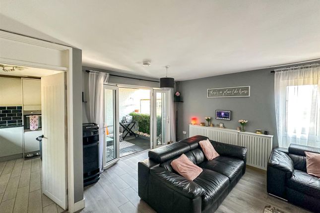 35, Ripley Walk, Corby photo 2