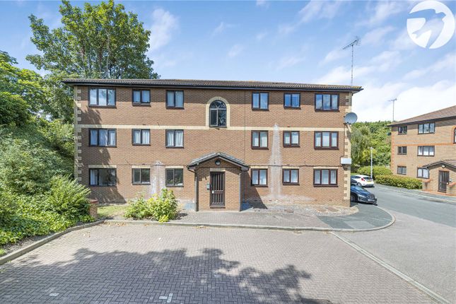 Flat for sale in Winston Close, Greenhithe, Kent