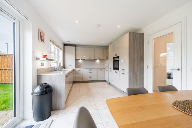 21, Raeside Grove, East Renfrewshire photo 4
